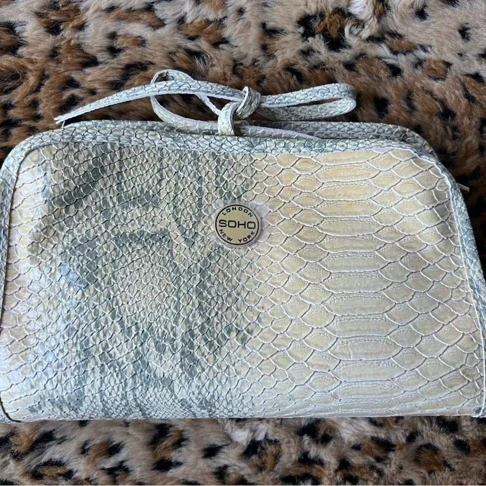 ✨ SOHO London New York Faux Snakeskin Travel Makeup Organizer – Champagne Gold